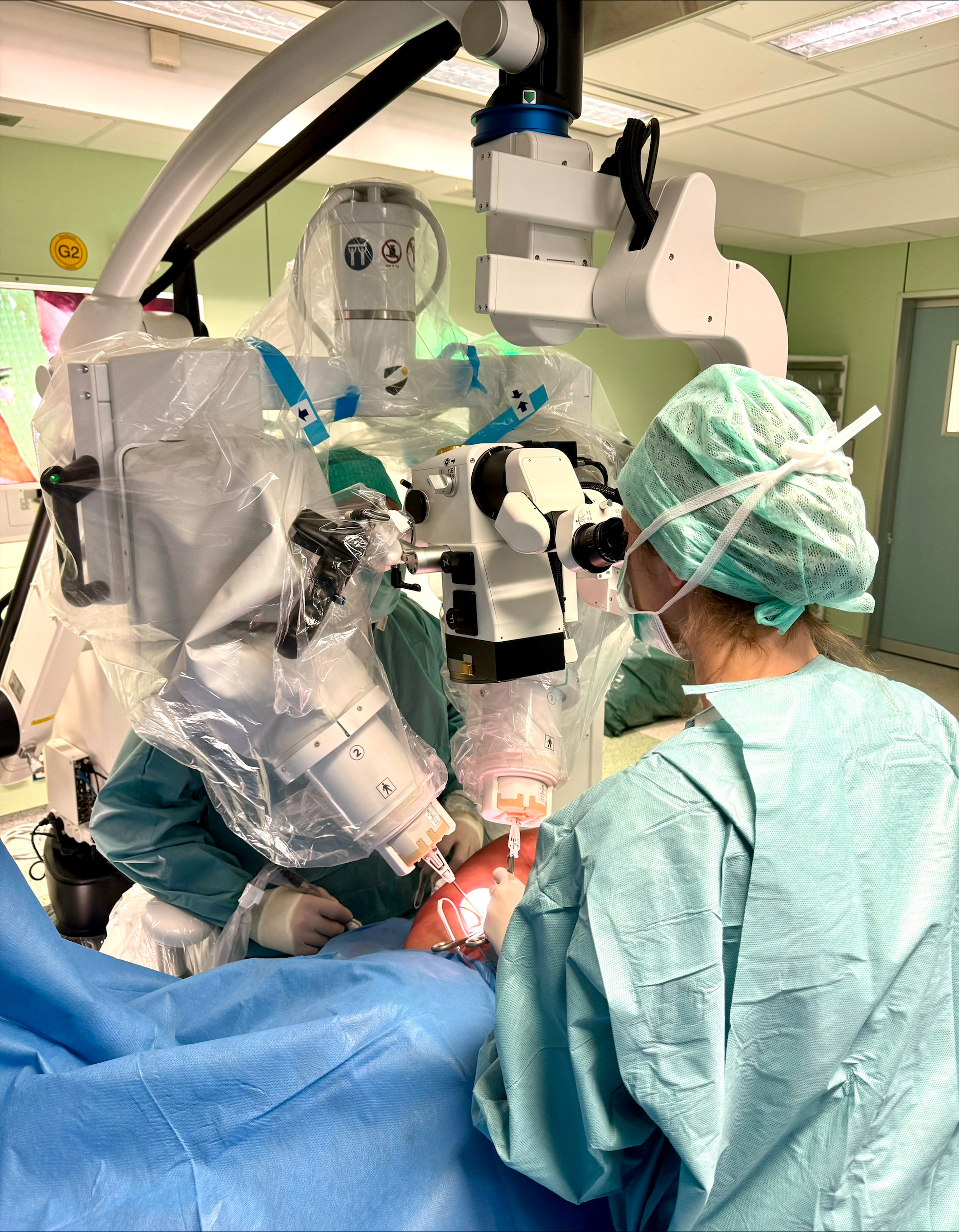 A world first: UZ Brussel performs first-ever dual robotic
